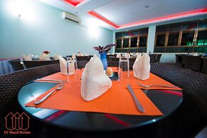 Ci'Sand Suites Hotel