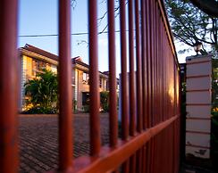 Ci'Sand Suites Hotel