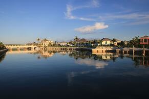 The Sandpiper Inn & Cottages