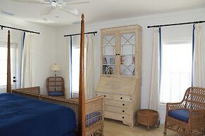 The Sandpiper Inn & Cottages