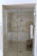 The Sandpiper Inn & Cottages