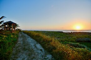 The Sandpiper Inn & Cottages