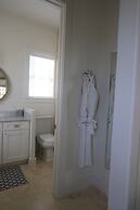 The Sandpiper Inn & Cottages