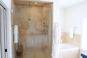 The Sandpiper Inn & Cottages