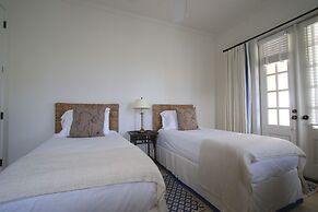 The Sandpiper Inn & Cottages