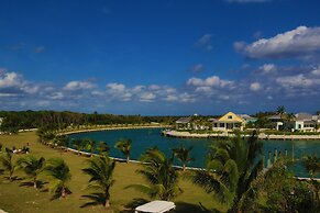 The Sandpiper Inn & Cottages