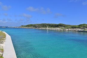 The Sandpiper Inn & Cottages