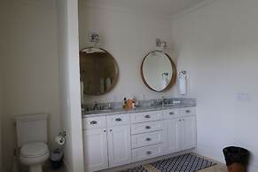 The Sandpiper Inn & Cottages