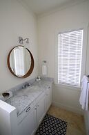 The Sandpiper Inn & Cottages