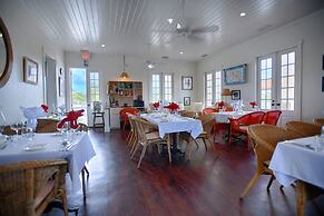 The Sandpiper Inn & Cottages