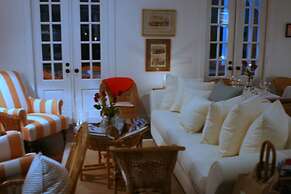 The Sandpiper Inn & Cottages