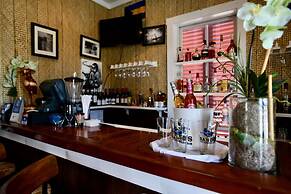 The Sandpiper Inn & Cottages