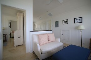 The Sandpiper Inn & Cottages