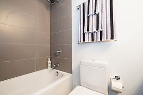 QuickStay - Yorkville Dream (Yonge & Bloor)