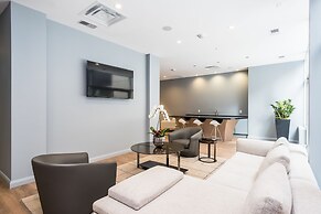 QuickStay - Yorkville Dream (Yonge & Bloor)