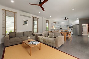 CASABAY Luxury Pool Villas by STAY