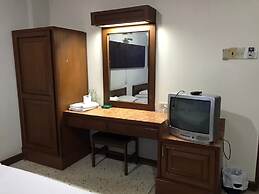 Petch Pailyn Hotel