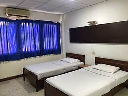 Petch Pailyn Hotel