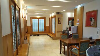 Empire Tourist Hotel