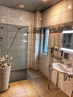 Hotel 108