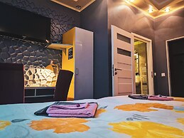 Hotel 108