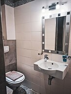 Hotel 108