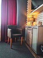 Hotel 108