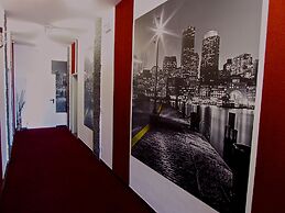 Hotel 108
