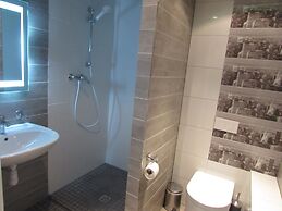 Hotel 108
