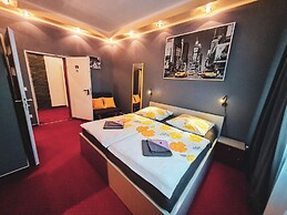 Hotel 108