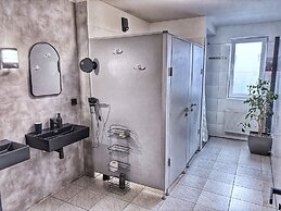 Hotel 108