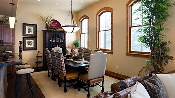 5th Street Penthouse 3 BedroomCondo By Moving Mountains