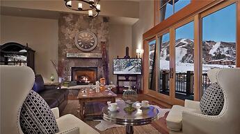 Sunshine Peak Chalet 4 BedroomHoliday home By Moving Mountains
