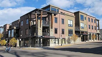 Ambassadors Penthouse 403 3 BedroomCondo By Moving Mountains