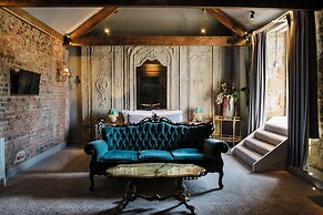 Le Petit Chateau & William de Percy