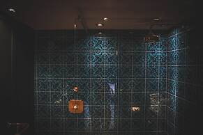 Le Petit Chateau & William de Percy