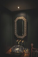 Le Petit Chateau & William de Percy