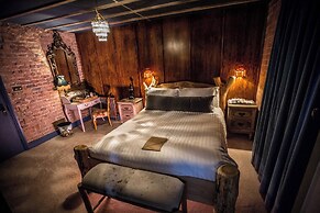 Le Petit Chateau & William de Percy