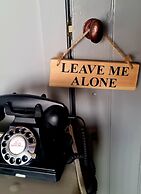 Le Petit Chateau & William de Percy