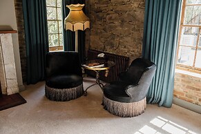 Le Petit Chateau & William de Percy