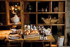 Le Petit Chateau & William de Percy