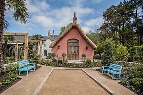 Le Petit Chateau & William de Percy