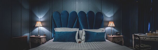 Le Petit Chateau & William de Percy