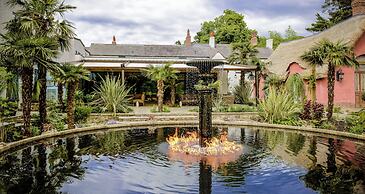 Le Petit Chateau & William de Percy