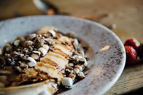 Le Petit Chateau & William de Percy