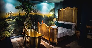 Le Petit Chateau & William de Percy