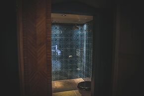 Le Petit Chateau & William de Percy