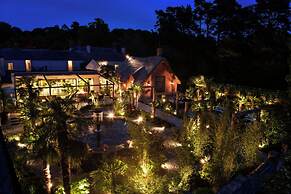 Le Petit Chateau & William de Percy