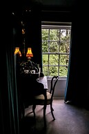 Le Petit Chateau & William de Percy