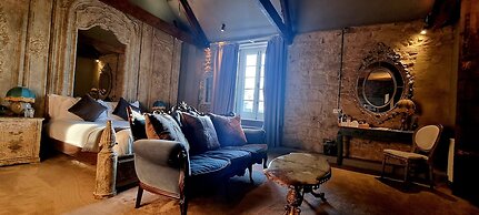 Le Petit Chateau & William de Percy